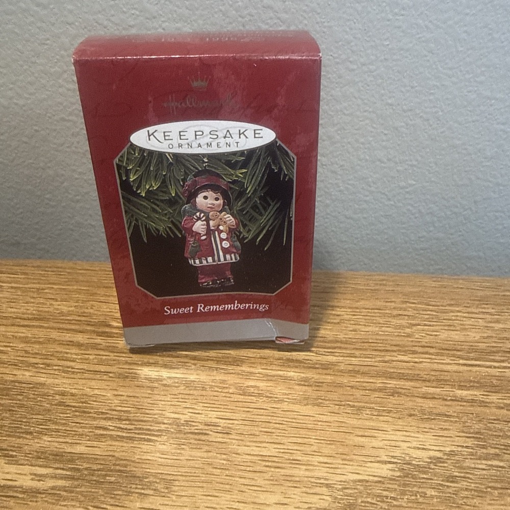 Hallmark Keepsake Ornament‎ 1998 Sweet Rememberings Girl Cookie Candy MIB